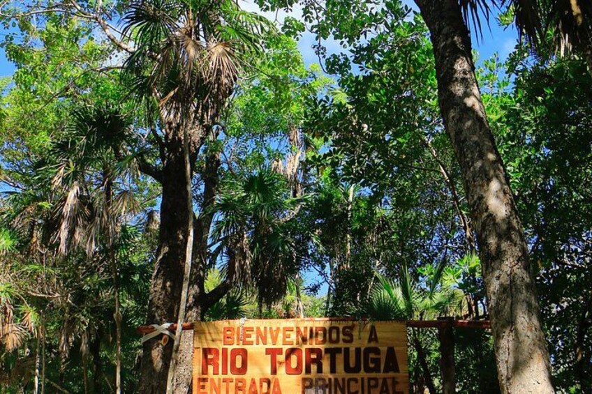 A sign welcoming visitors to Rio Tortoza. 4