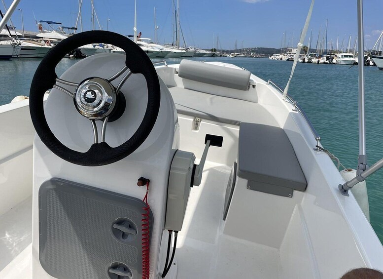 Picture 7 for Activity Port Saint-Laurent-du-Var: Boat rental to drive yourself 2