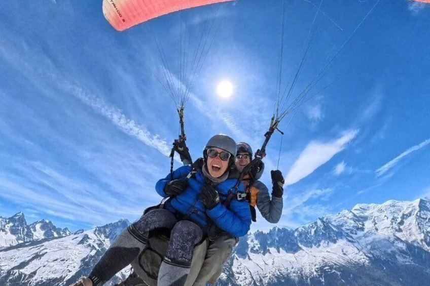 An emotional and personalized paragliding flight experience 1