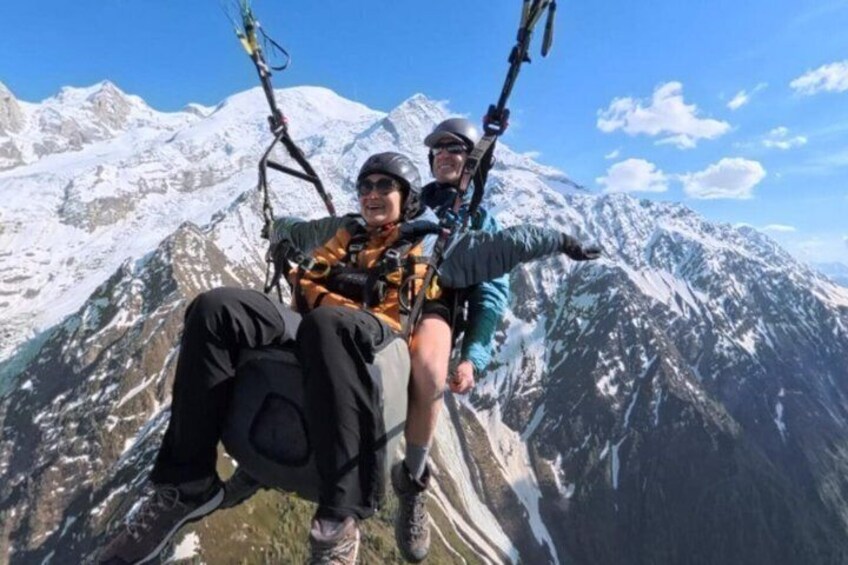 An emotional and personalized paragliding flight experience 2