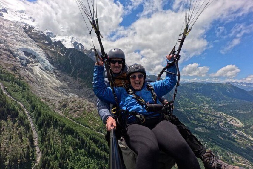 An emotional and personalized paragliding flight experience 5