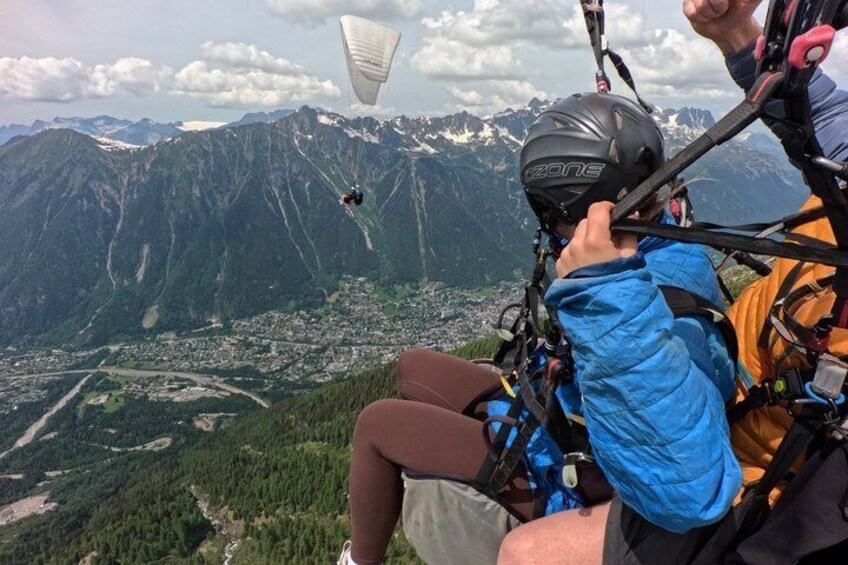 An emotional and personalized paragliding flight experience 4