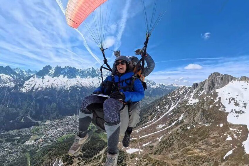 An emotional and personalized paragliding flight experience 5