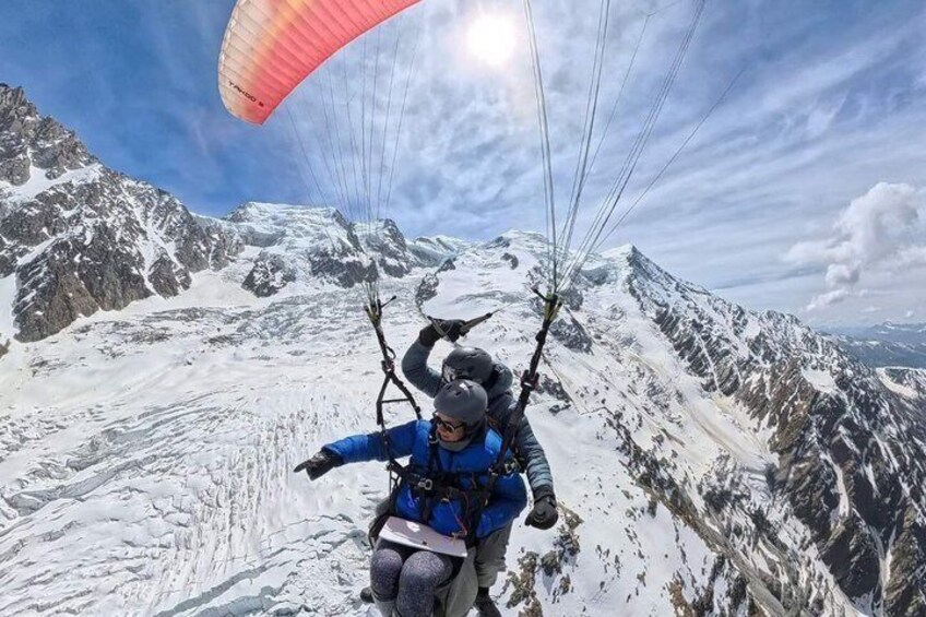 An emotional and personalized paragliding flight experience 4