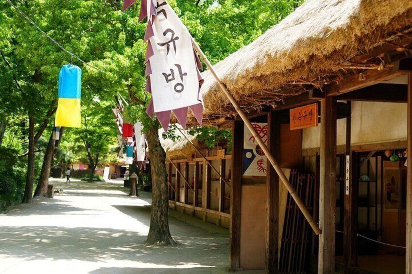 Korean Folk Village & Gugak Experience with Suwon Fortress 2