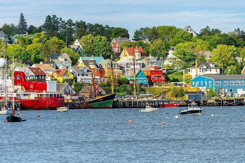 Private 7 hours Lunenburg Mahonebay Queens Beach Peggys Cove Tour 5