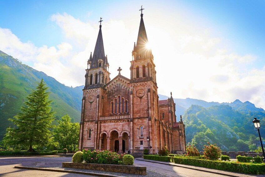 Lakes of Covadonga, Onis Cangas and Ballasts Tour from Oviedo 4
