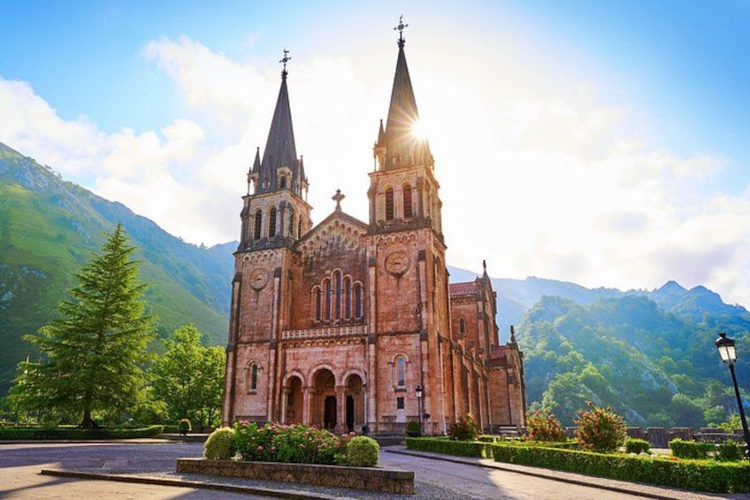 Lakes of Covadonga, Onis Cangas and Ballasts Tour from Oviedo 3