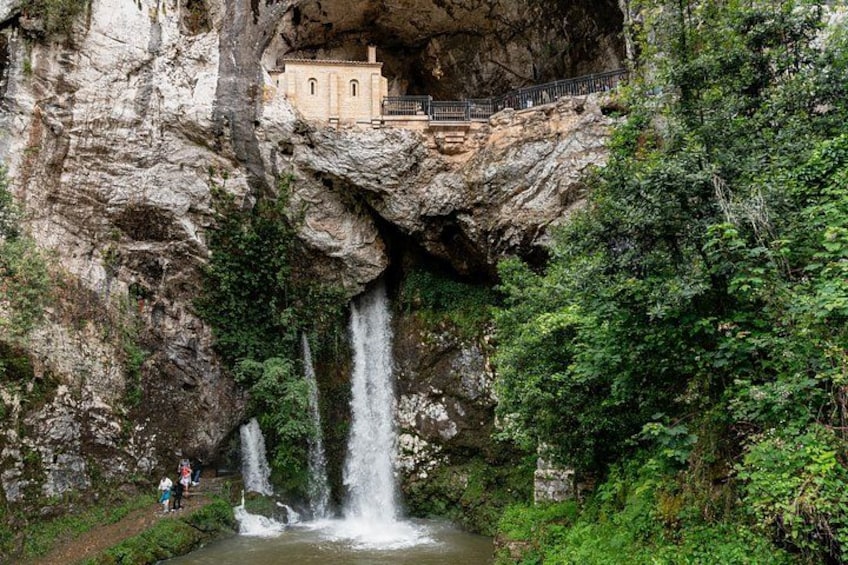 Lakes of Covadonga, Onis Cangas and Ballasts Tour from Oviedo 1