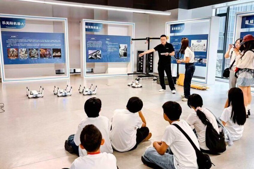 Hangzhou Tech Tour with Alibaba Campus and AI Experience 4