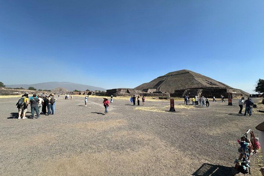 Teotihuacan Tour with Basilica of Guadalupe & Cave Restaurant 2