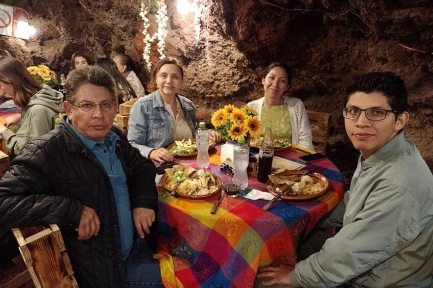 Teotihuacan Tour with Basilica of Guadalupe & Cave Restaurant 4