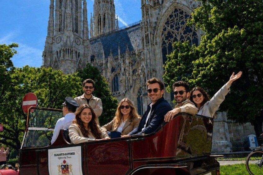 Vienna City Tour with Luxury E Old Timer 2