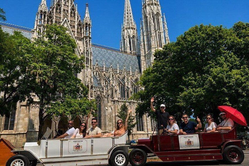 Vienna City Tour with Luxury E Old Timer 4