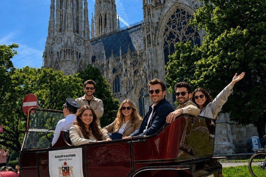 Vienna City Tour with Luxury E Old Timer 2