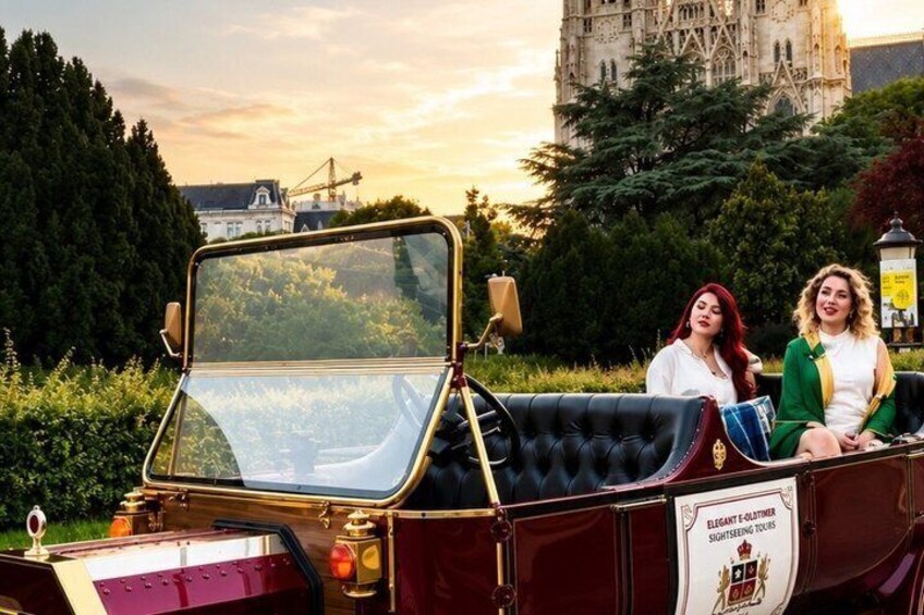 Vienna City Tour with Luxury E Old Timer 3