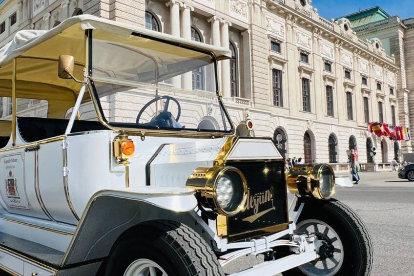 Vienna City Tour with Luxury E Old Timer 2