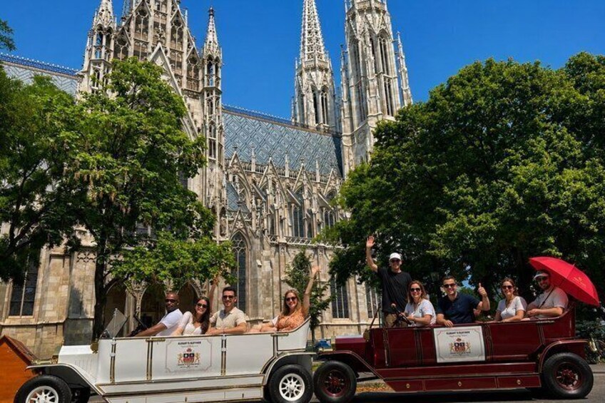 Vienna City Tour with Luxury E Old Timer 5