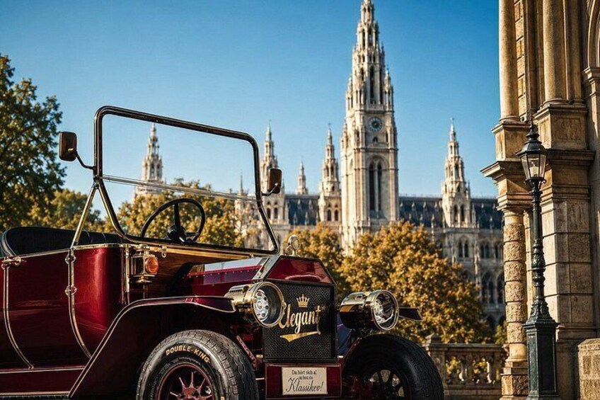 Vienna City Tour with Luxury E Old Timer 2