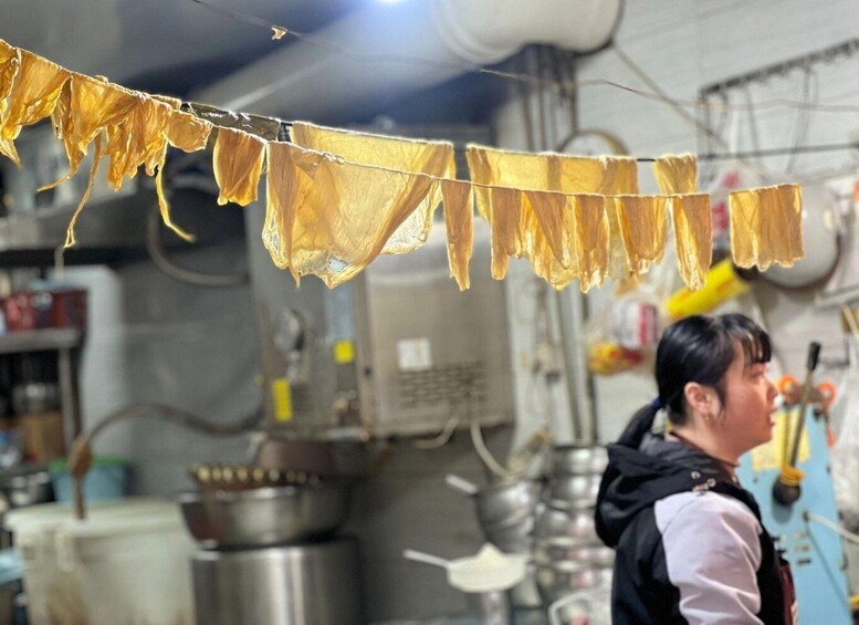 Picture 10 for Activity Chengdu Wet Market Tour: Food Shopping & Traditional Massage 5