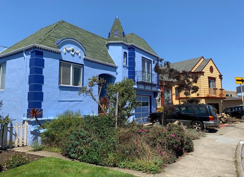 A blue house with a green roof and a yellow house next to it. 4