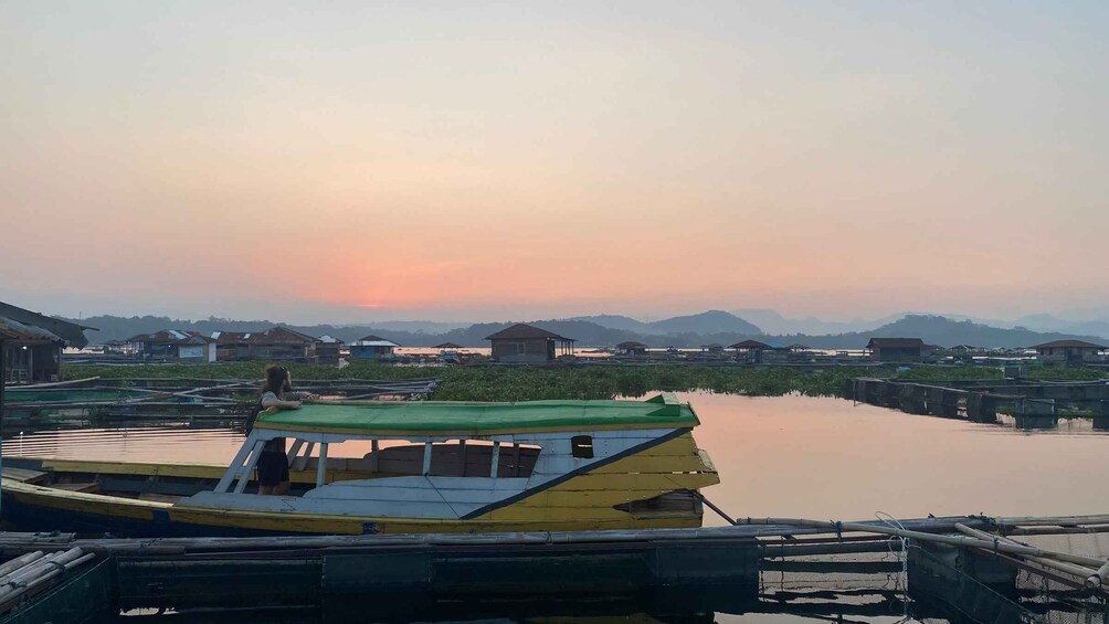 Picture 14 for Activity Cianjur : Floating Village, Boat Ride, Floating house 3