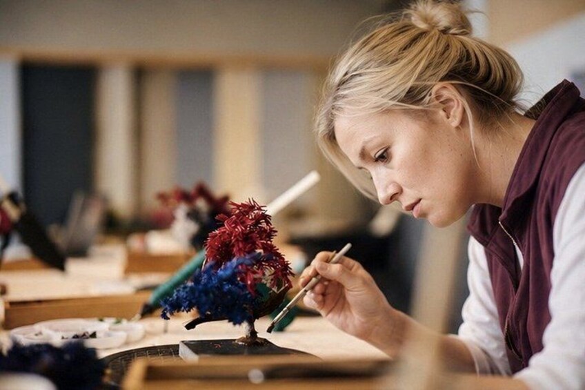 A person painting a model. 1