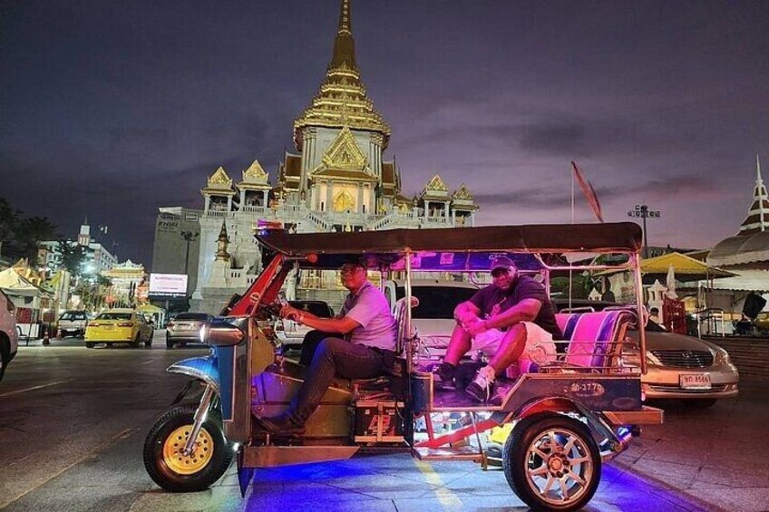 Bangkok Night Dinner Tour with Tuk Tuk 3