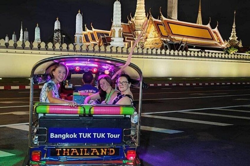 Bangkok Night Dinner Tour with Tuk Tuk 1