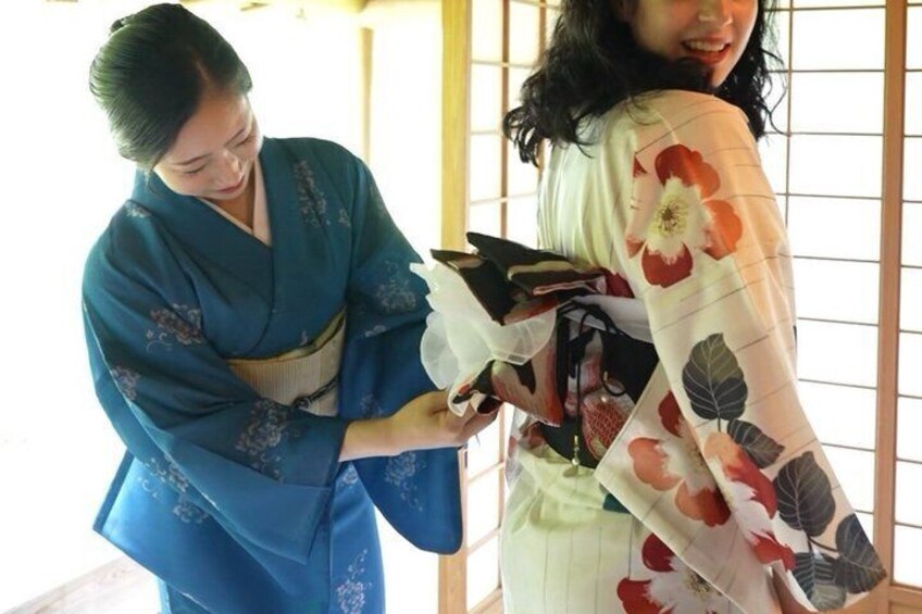 Private Kimono Dressing, Tea Ceremony & Ikebana Experience 3