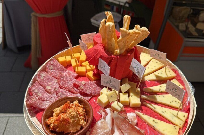 Munich: Eat Like a Local! Bavarian Food Tour with Beer & Dessert 2
