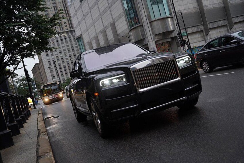 Downtown Chicago City Tour in a Rolls Royce[60 Minute Experience] 1