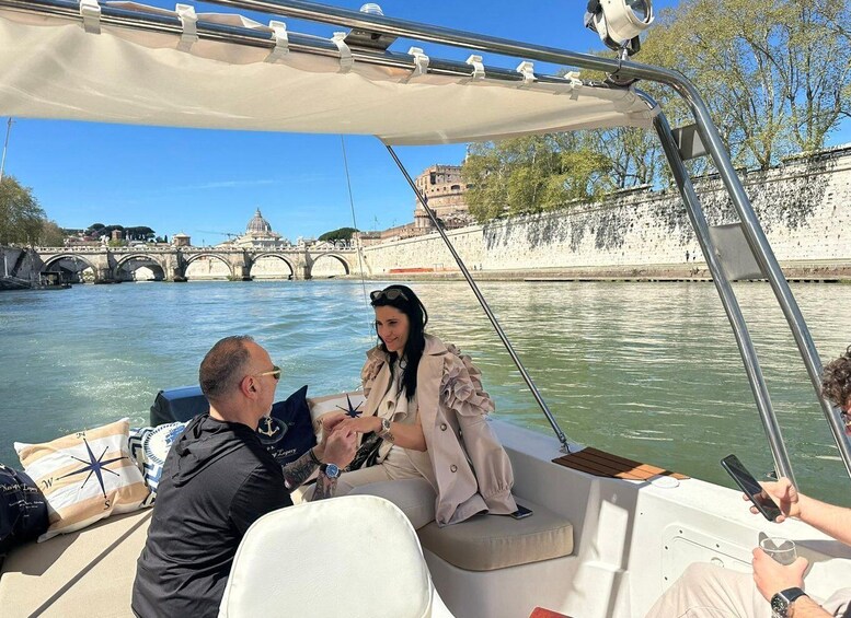 Picture 18 for Activity Rome: Private Tiber Boat Cruise with Aperitif & Iconic Views 4