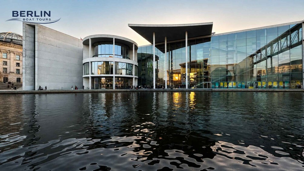 Berlin Boat Tour with Views of Landmarks and LiveGuide DE/EN 1