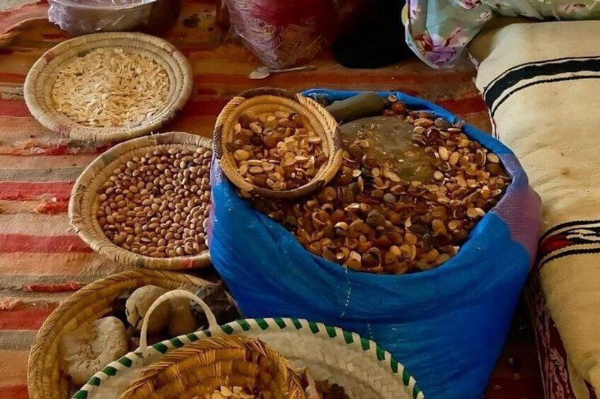 A variety of food items in baskets and a blue bag on a patterned floor. 5