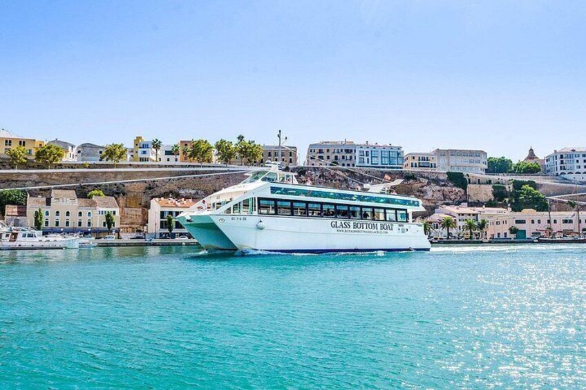 1-hour boat trip around the Port of Mahón 4