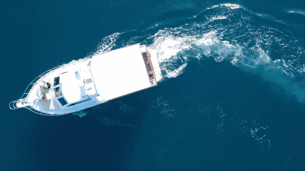 A white yacht sailing on the ocean. 2
