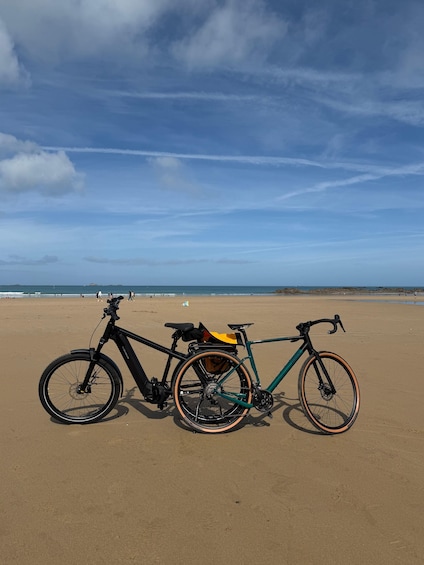 Picture 1 for Activity 3-Hour Guided Bike Tour in Saint-Malo between the City and the Coast 3