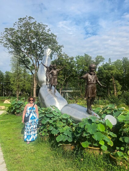 Picture 11 for Activity Wuhan: East Lake Moshan Lotus Garden Tour with Photos 3