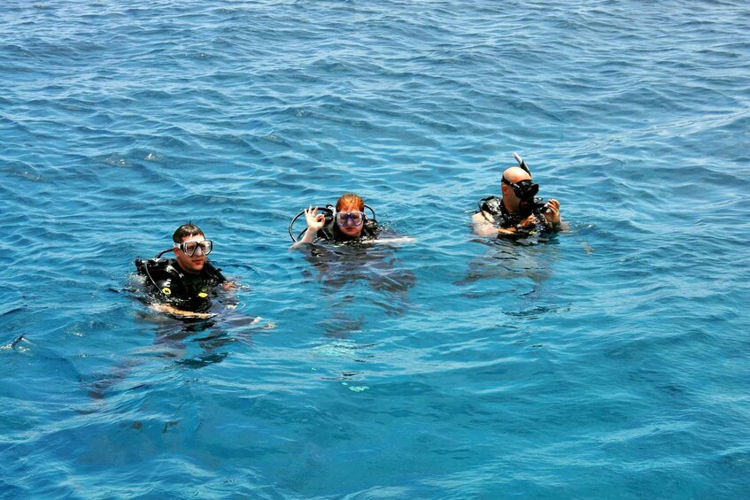 Three divers in the ocean. 4