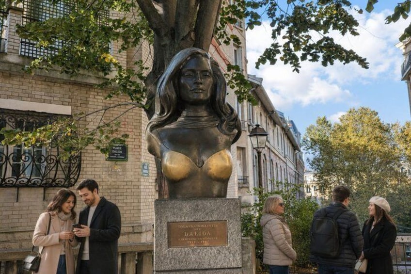 Paris Montmartre Scavenger Hunt and Self Guided Walking Tour 5
