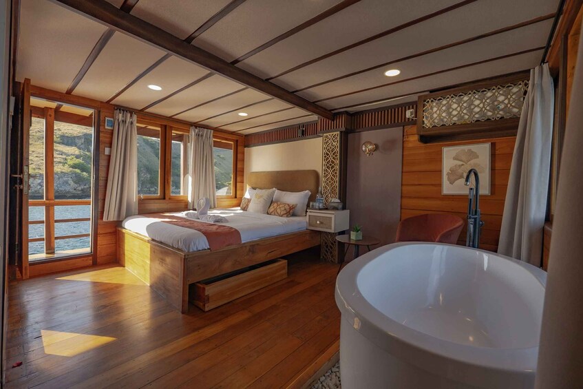 Picture 2 for Activity From Labuan Bajo: Komodo National Park 3-Day Liveaboard 5
