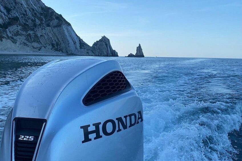 Private boat rental in the Riviera del Conero 4