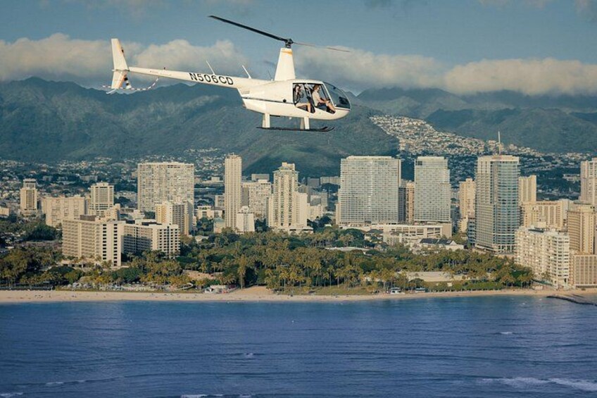 Private 60 Minutes Helicopter Tour in Honolulu 4