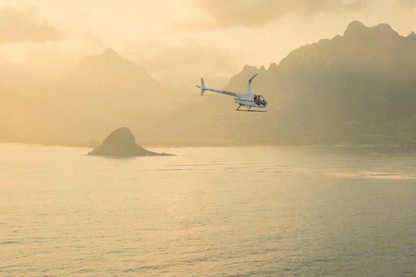 Private 60 Minutes Helicopter Tour in Honolulu 2