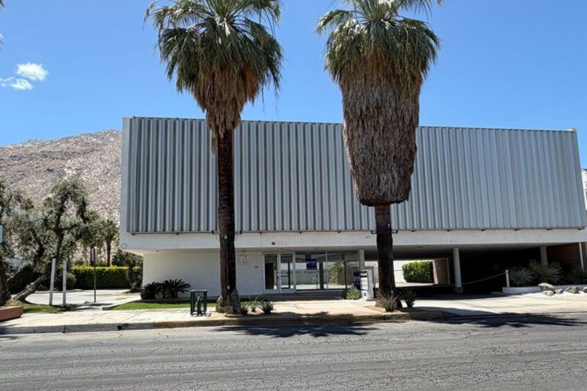Explore Palm Springs Mid Century Architecture in Style 4