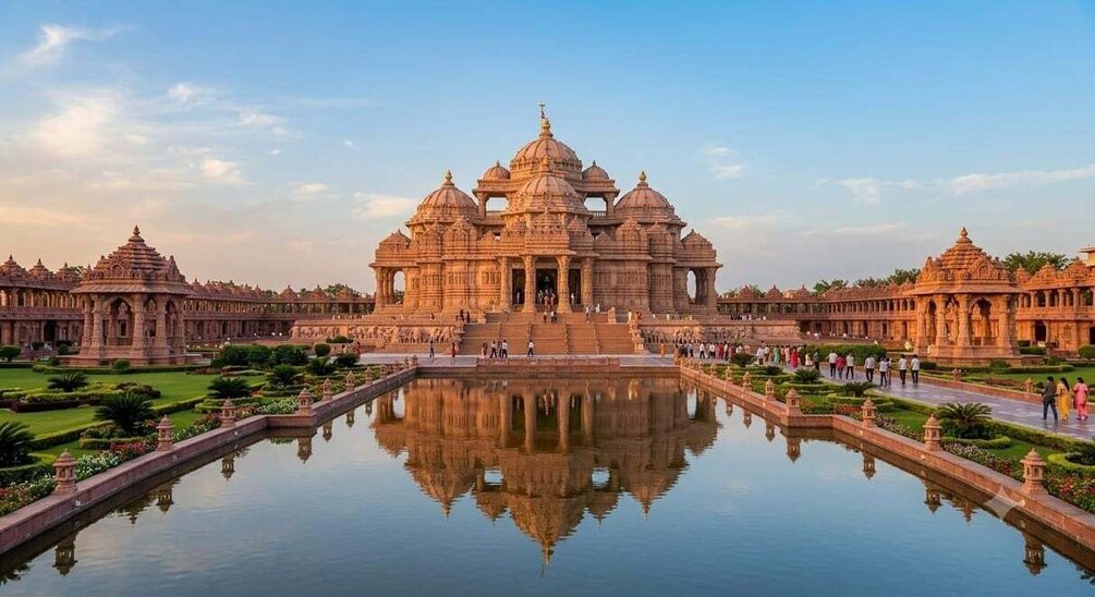 Picture 9 for Activity Akshardham Evening Cultural Walk & Water Show Experience 2