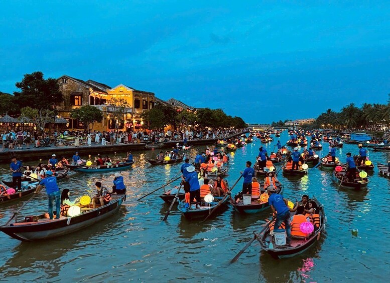 Picture 3 for Activity Hoi An: Night Boat & Lantern Experience 4