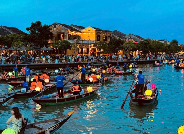 Picture 12 for Activity Hoi An: Night Boat & Lantern Experience 2