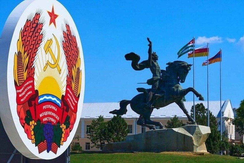 A coat of arms, a statue, and flags. 1